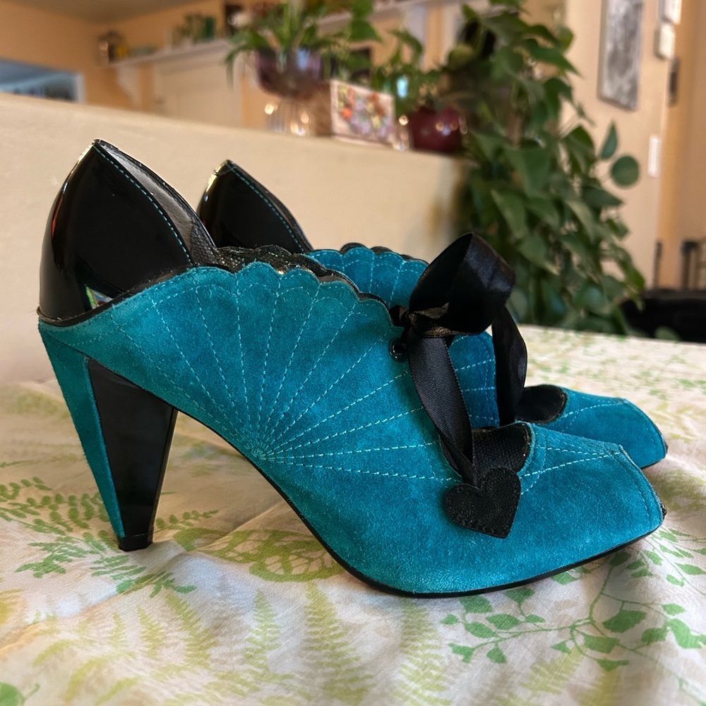 Poetic License Teal and Black Heels with Bow